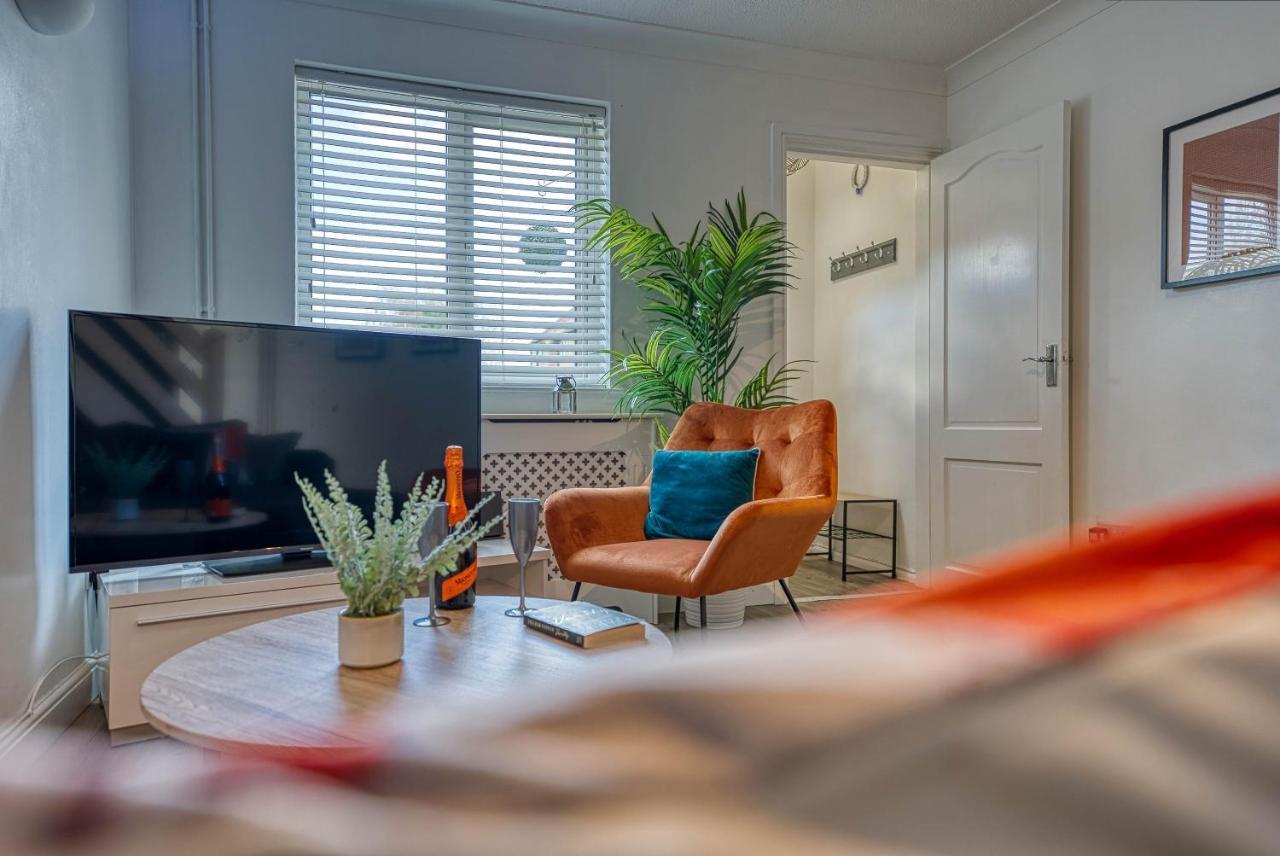 Capri 13 Sa - Contemporary 2 Bedroom House In Loughborough With Free Parking, Close To Loughborough University & M1 Motorway Exterior photo