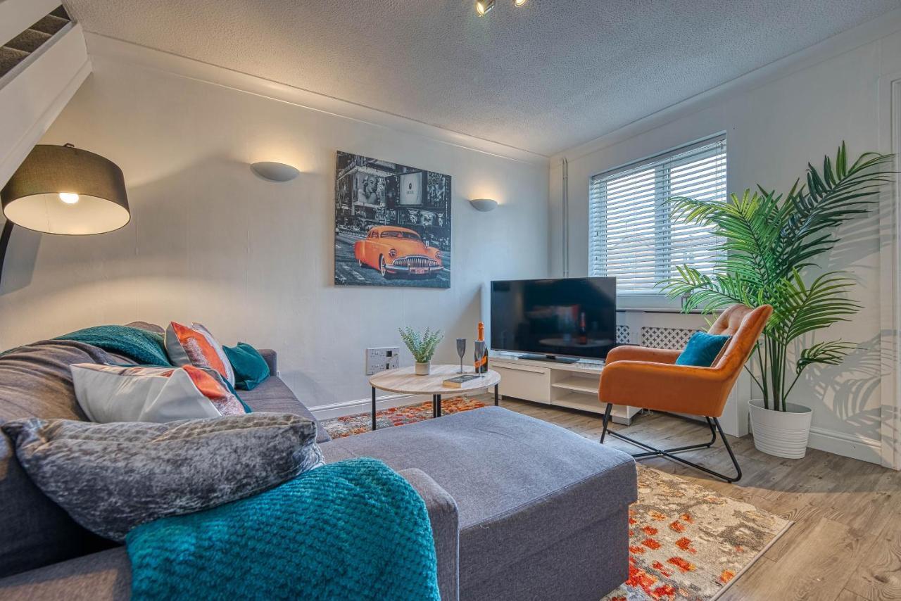 Capri 13 Sa - Contemporary 2 Bedroom House In Loughborough With Free Parking, Close To Loughborough University & M1 Motorway Exterior photo